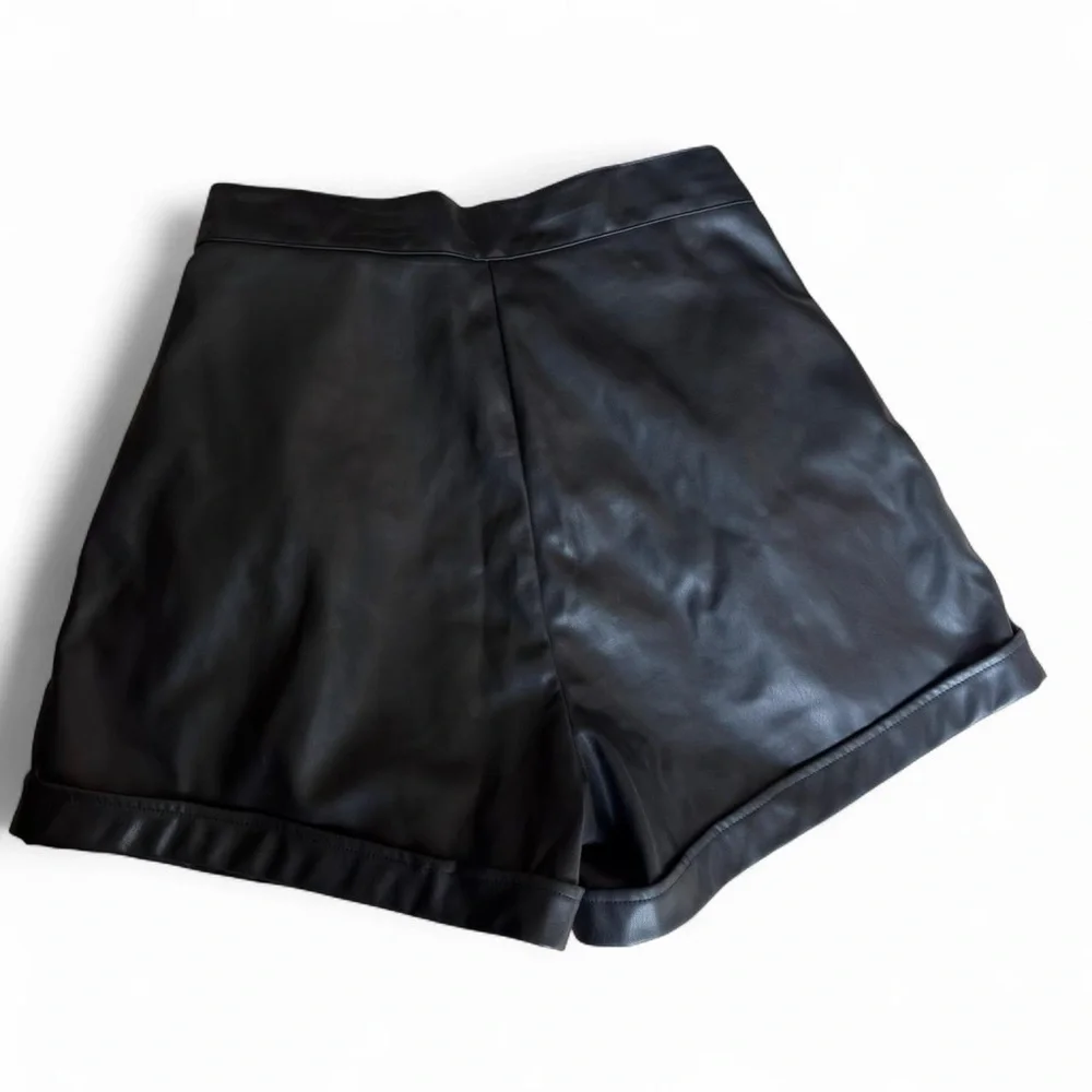 PrettyLittleThing Black High Waist Faux Leather Shorts 4 - Picture 4 of 6
